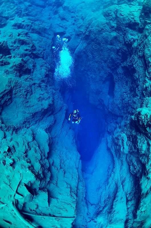 Lagoa Misteriosa profundidade; mergulhador atinge a marca de 220 metros